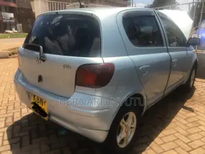 Toyota Vitz 2004 Blue
