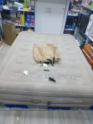 Queensize Airbed With Inbuilt Electric Pump 5 ×6