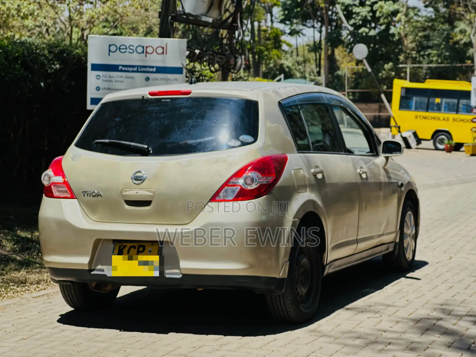 Nissan Tiida 2010 Gold