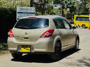 Nissan Tiida 2010 Gold