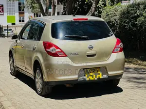 Nissan Tiida 2010 Gold