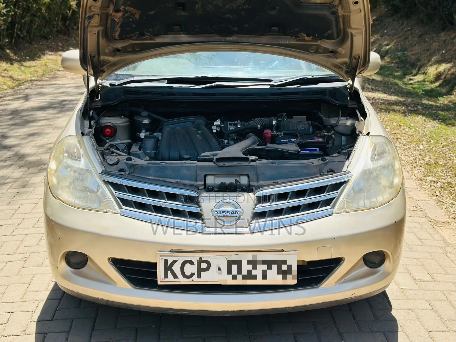 Nissan Tiida 2010 Gold