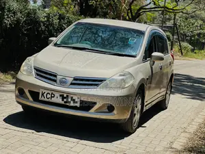 Nissan Tiida 2010 Gold