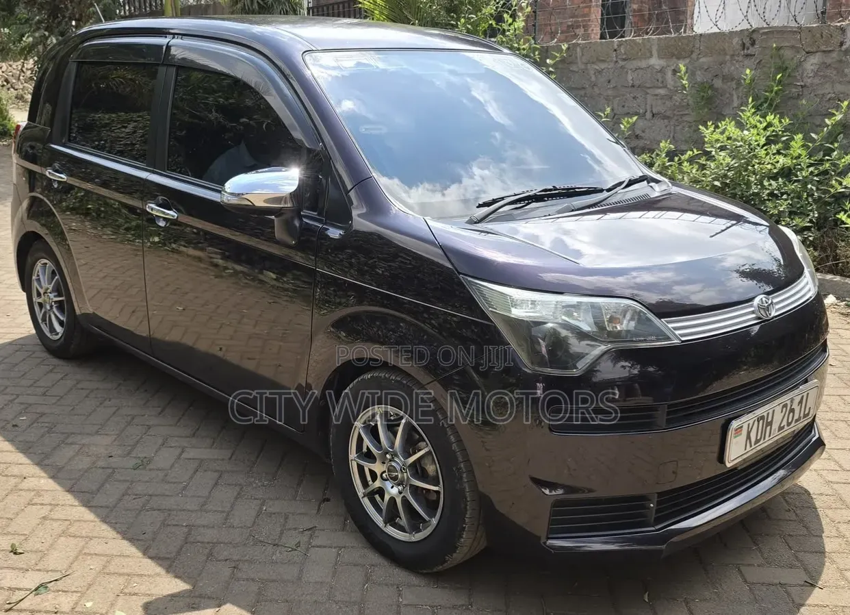 Toyota Spade 2015 Maroon
