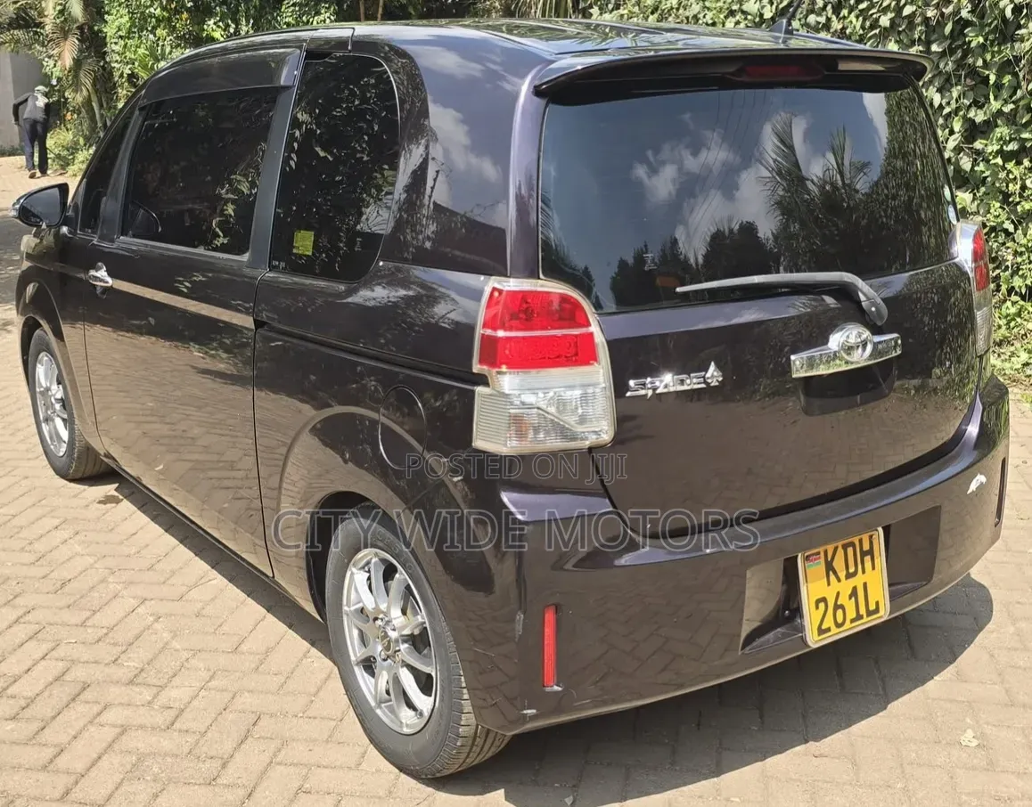 Toyota Spade 2015 Maroon