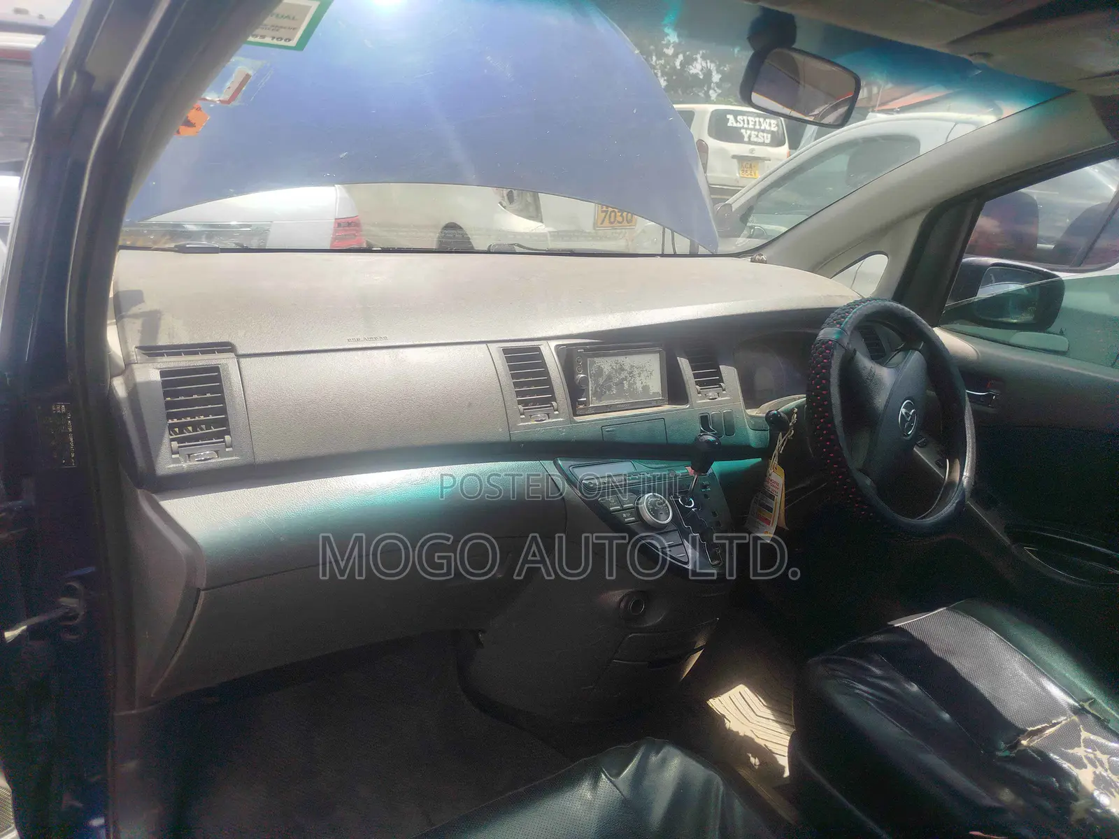 Toyota ISIS 2005 Blue
