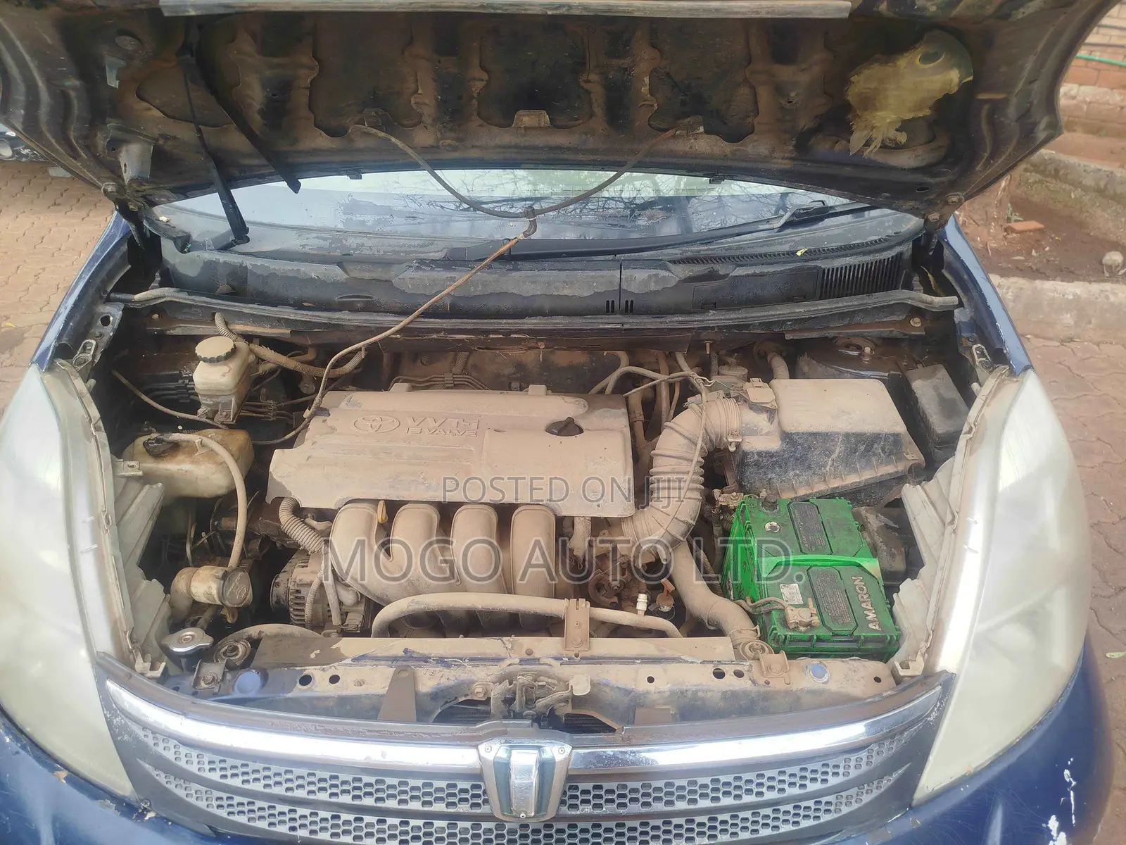 Toyota ISIS 2005 Blue