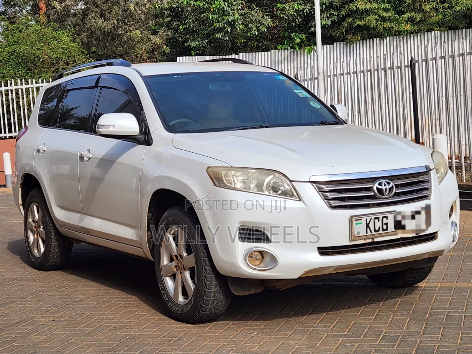 Toyota Vanguard 2010 White