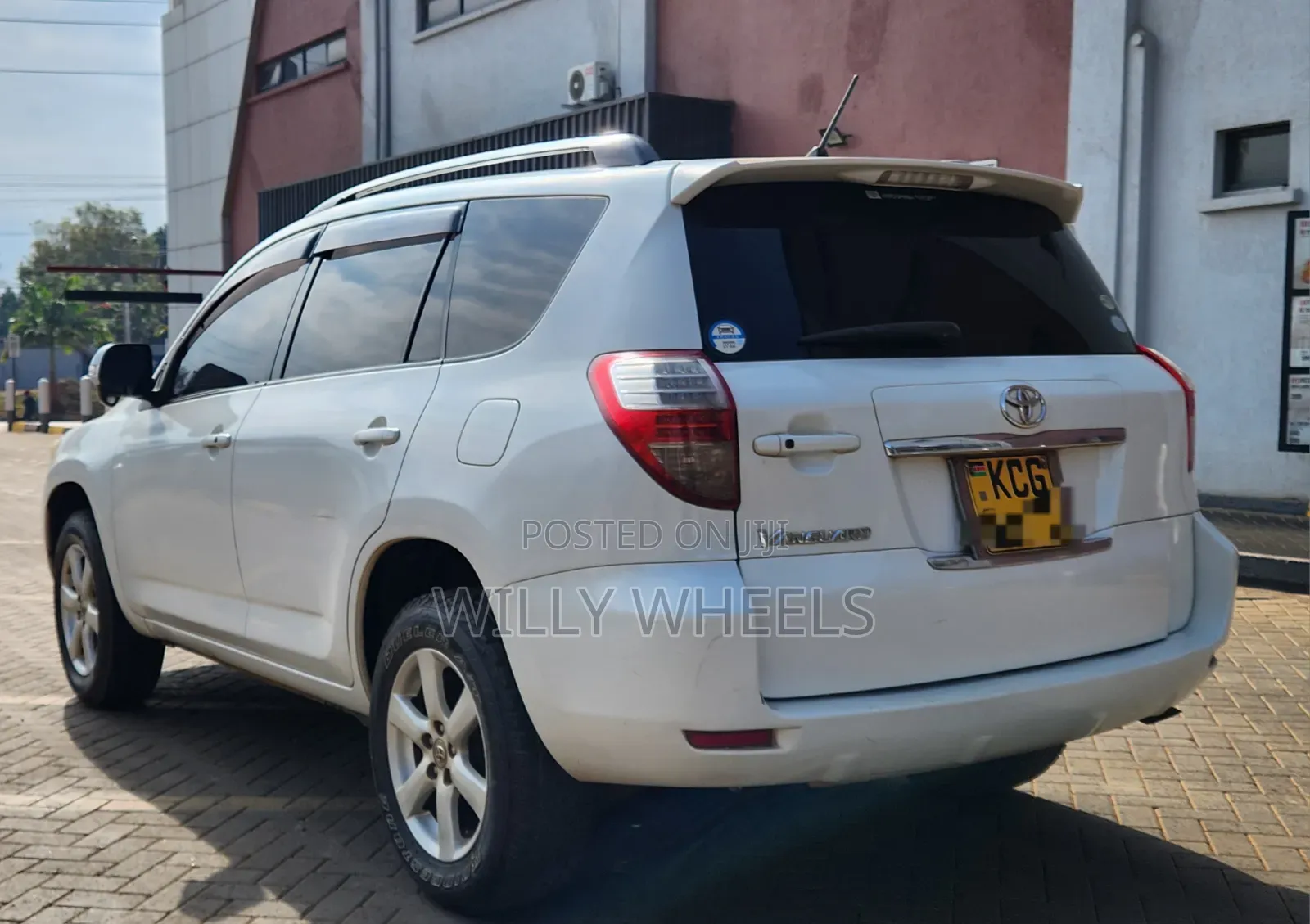 Toyota Vanguard 2010 White