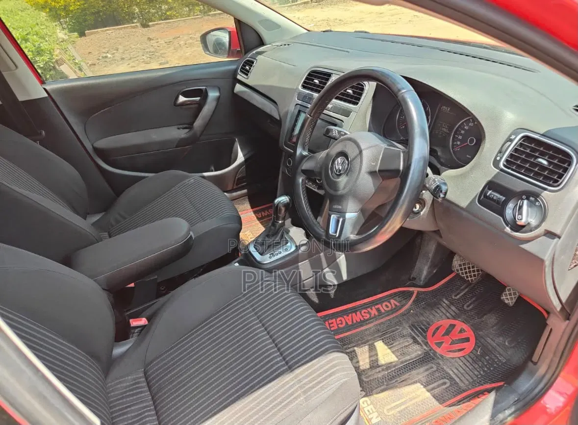 Volkswagen Polo 2012 Red