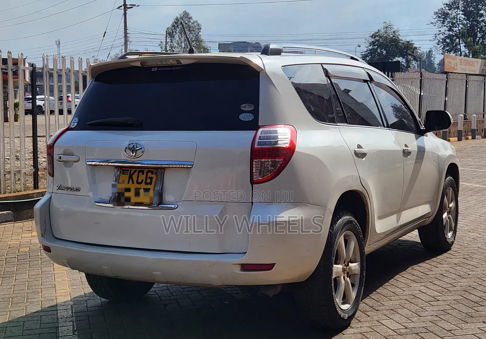 Toyota Vanguard 2010 White