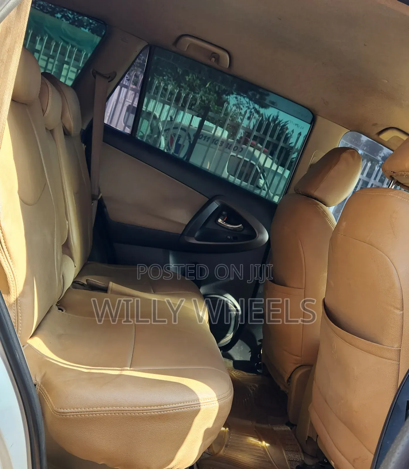 Toyota Vanguard 2010 White