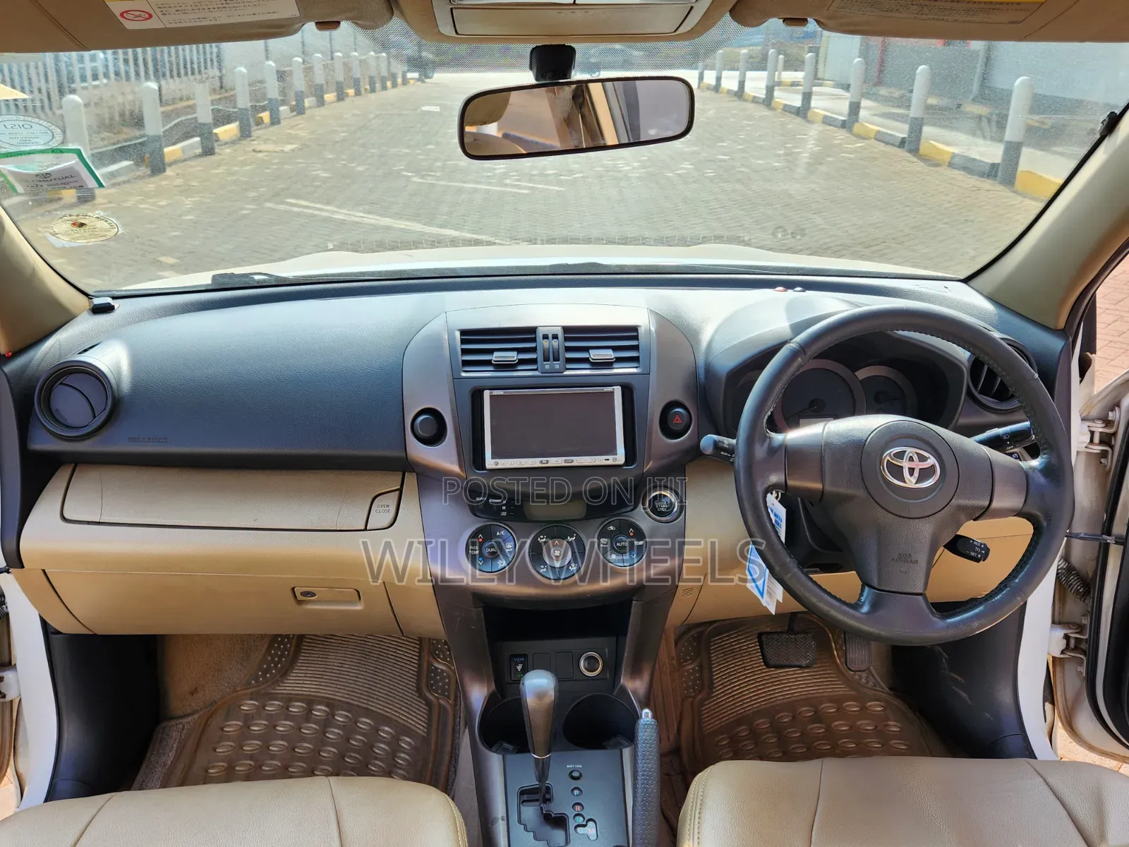 Toyota Vanguard 2010 White