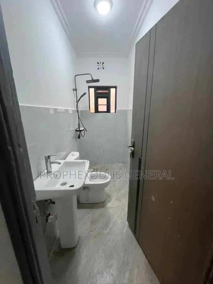 5bdrm Bungalow in Merisho for sale