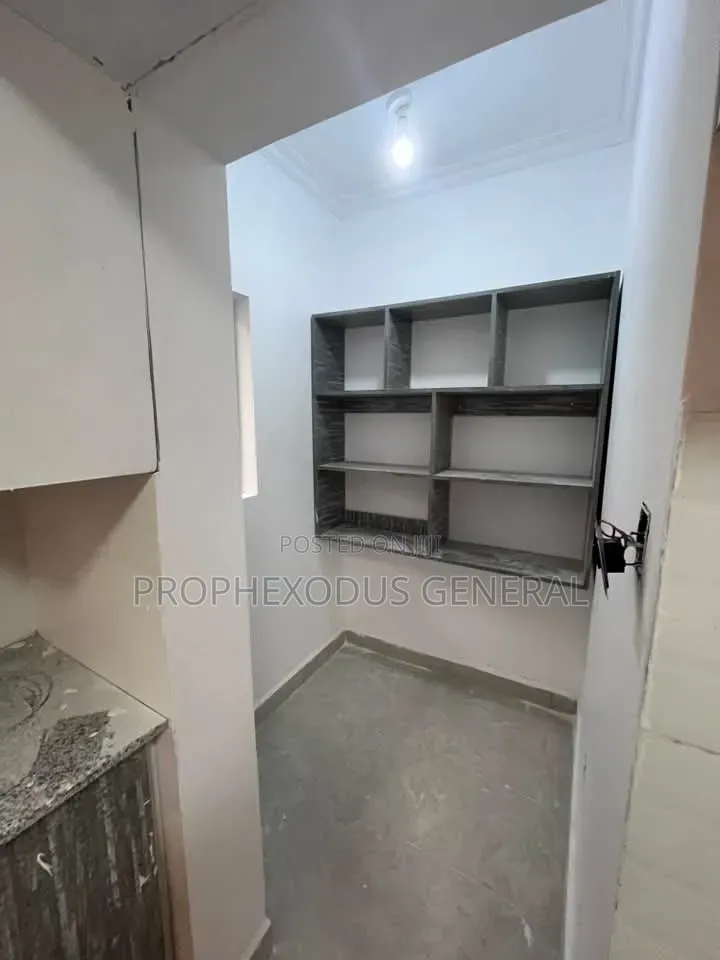 5bdrm Bungalow in Merisho for sale
