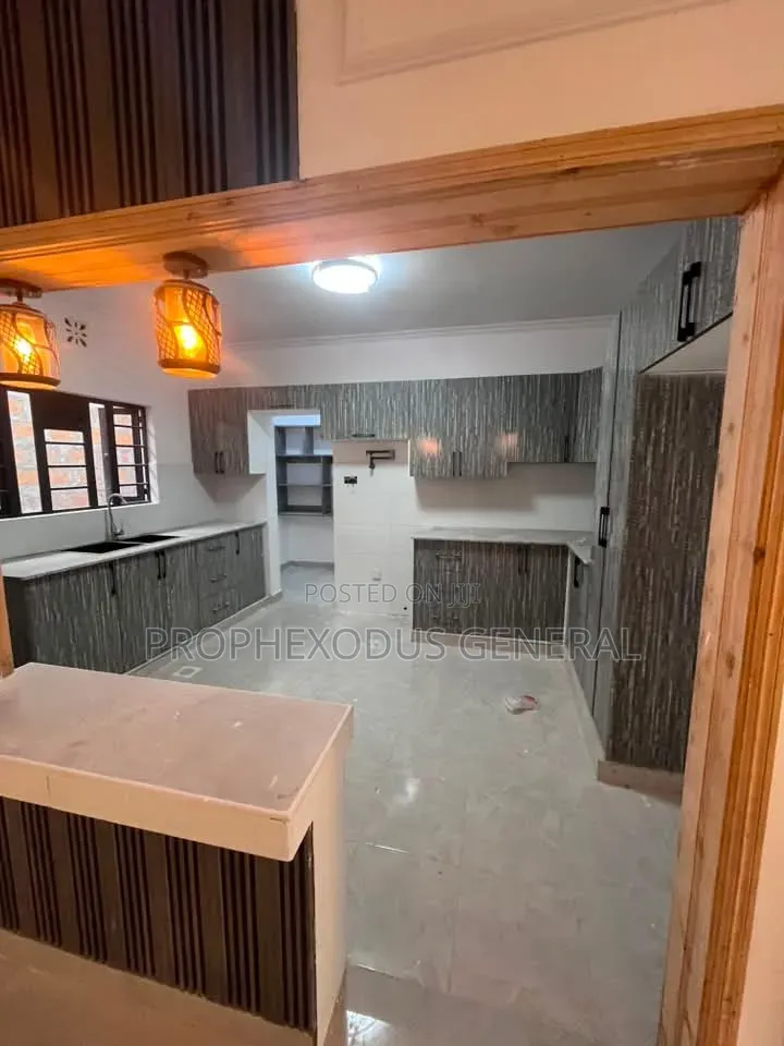 5bdrm Bungalow in Merisho for sale