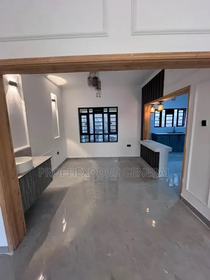 5bdrm Bungalow in Merisho for sale