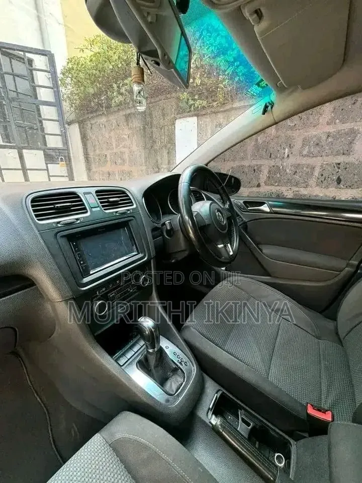 Volkswagen Golf 2011 Blue