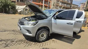 Toyota Hilux 2019 Silver