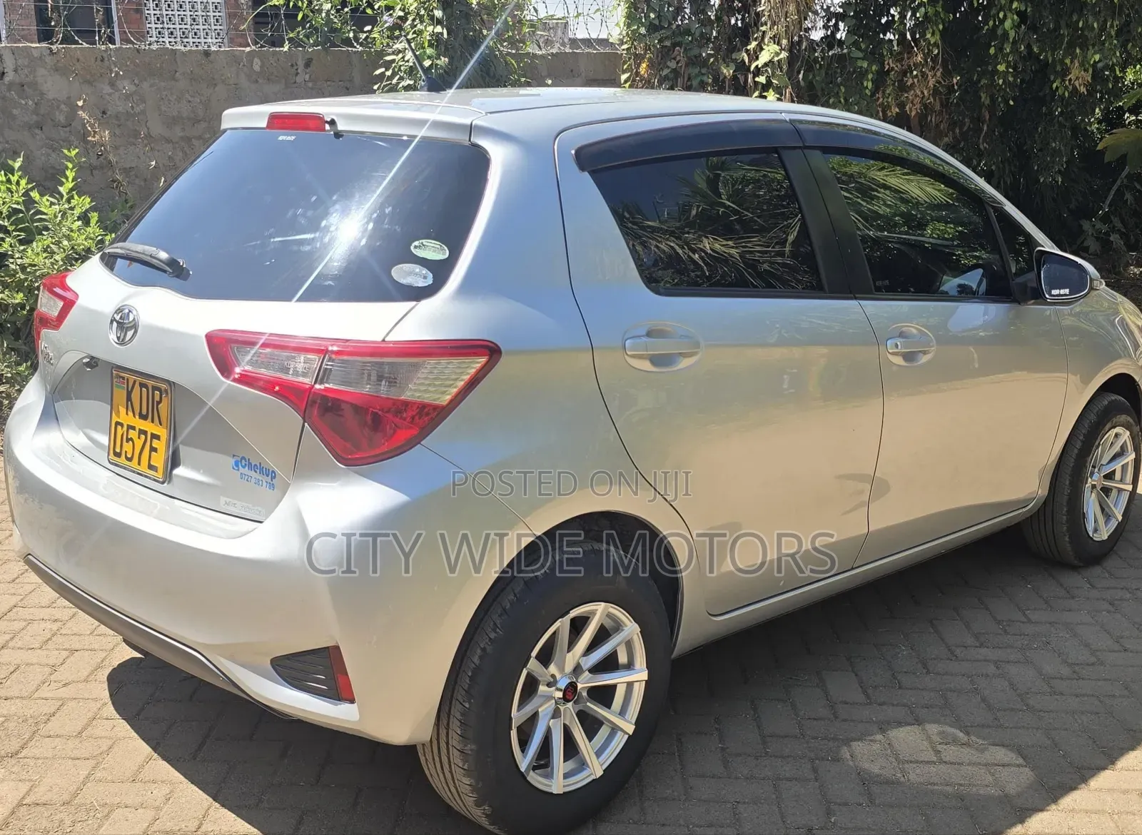 Toyota Vitz 2017 Silver