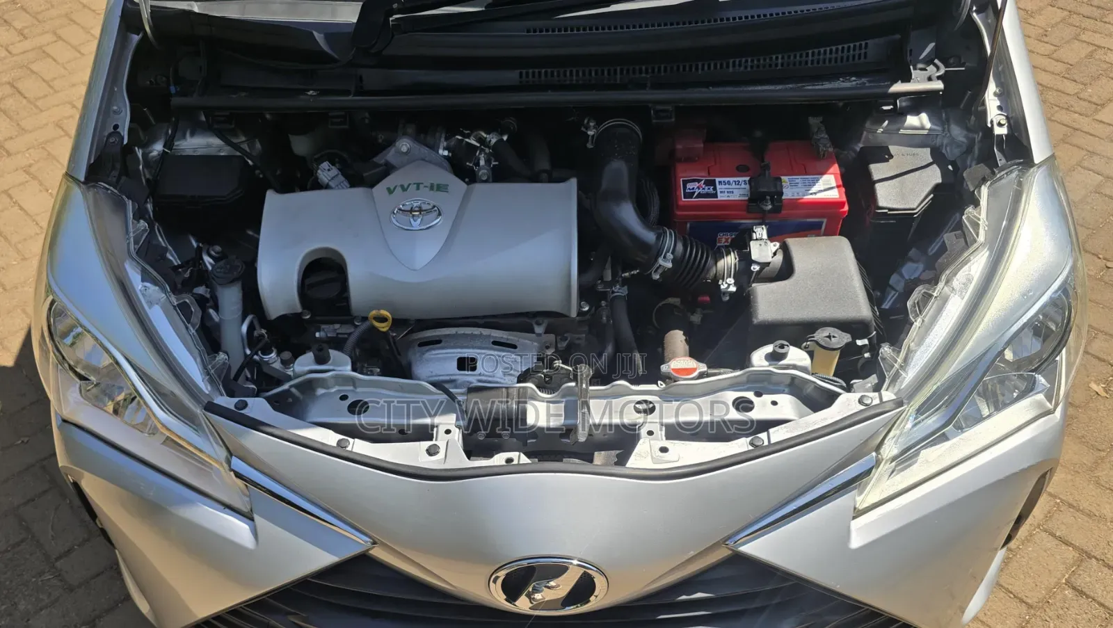 Toyota Vitz 2017 Silver