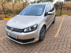 Volkswagen Touran 2014 Gold