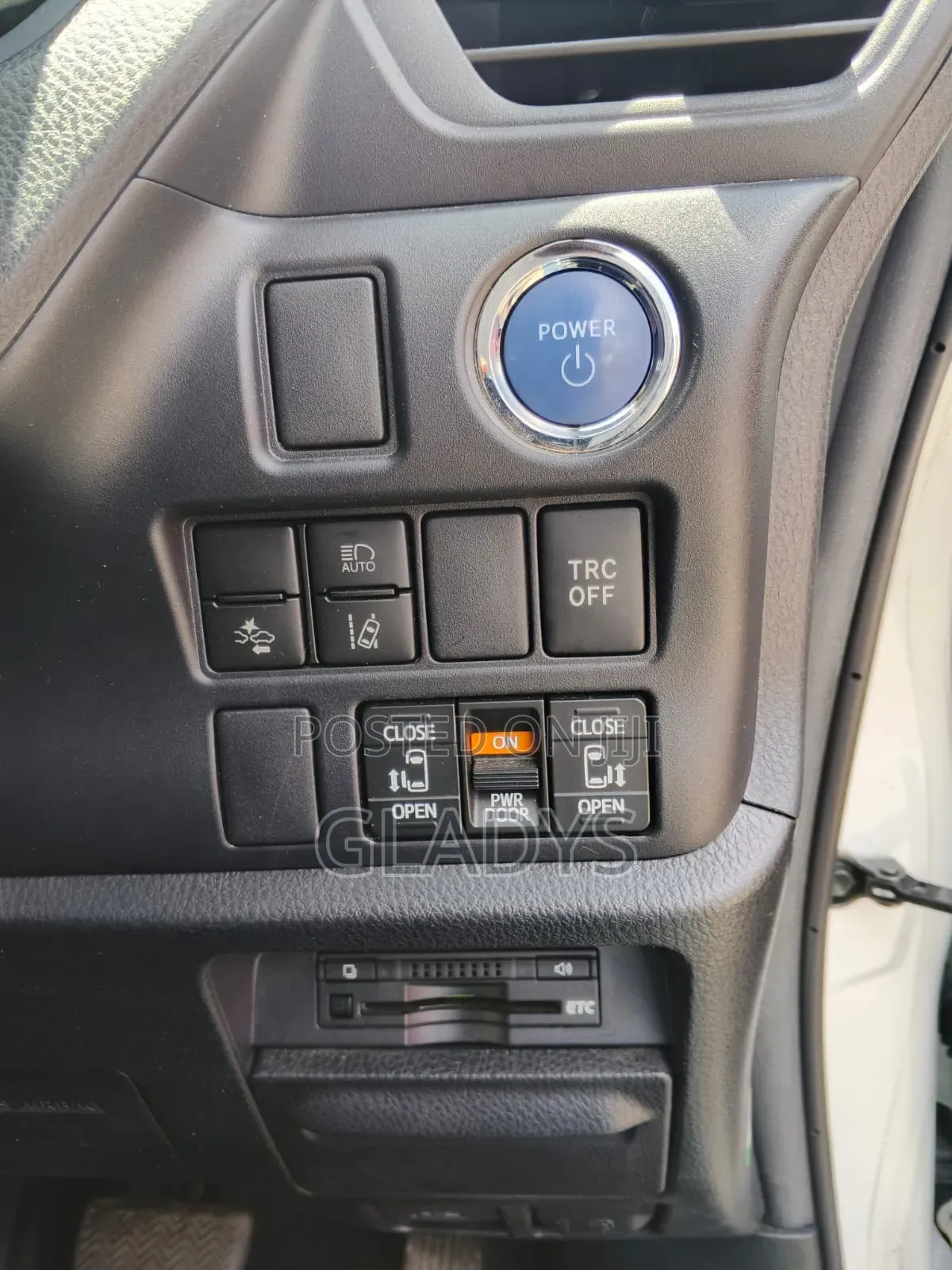Toyota Noah 2020 Pearl