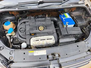 Volkswagen Touran 2014 Gold