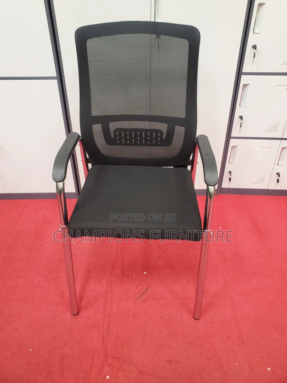 Ergonomic 4-Legged Chrome Visitors Chair