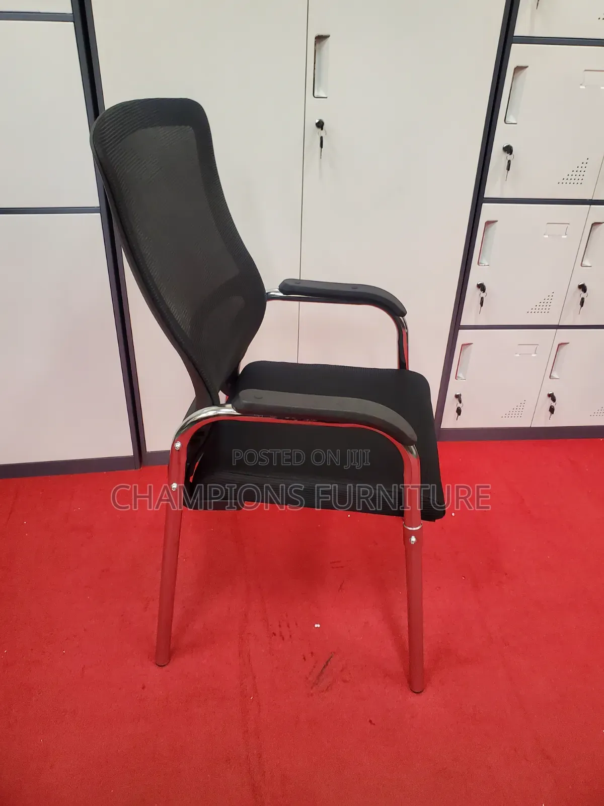 Ergonomic 4-Legged Chrome Visitors Chair
