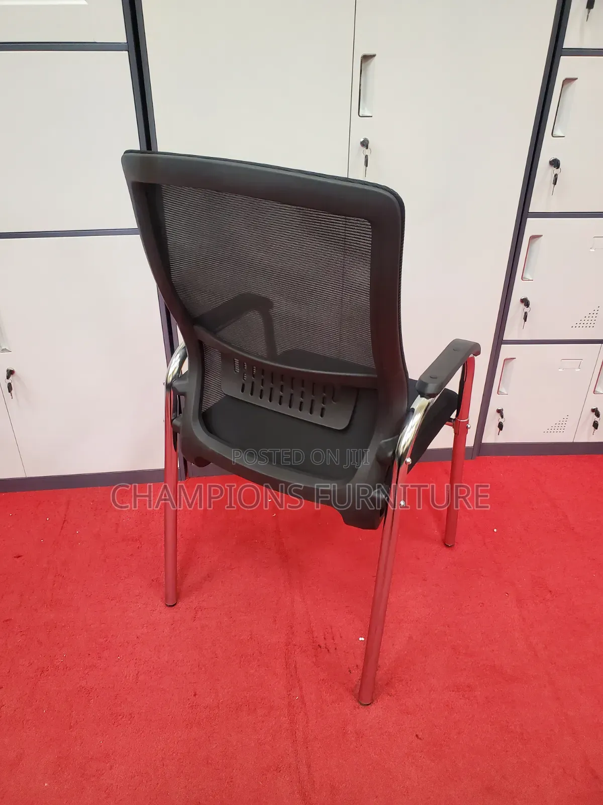 Ergonomic 4-Legged Chrome Visitors Chair