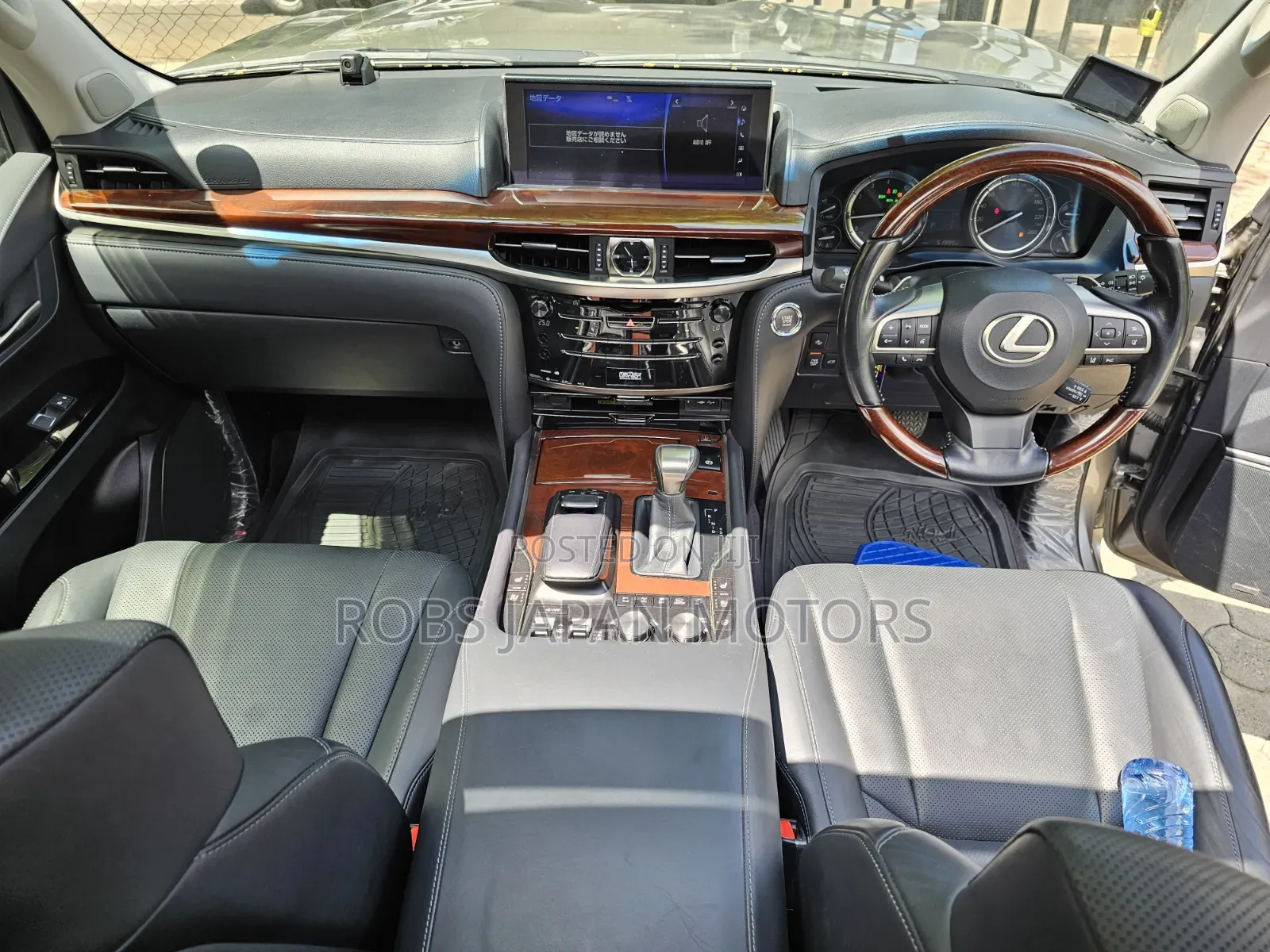 Lexus LX 2019 Gold