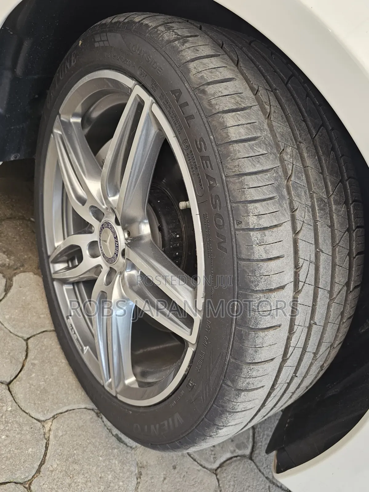 Mercedes-Benz E200 2019 Off white
