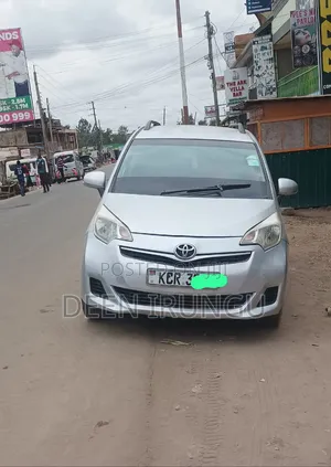 Toyota Ractis 2012 Silver