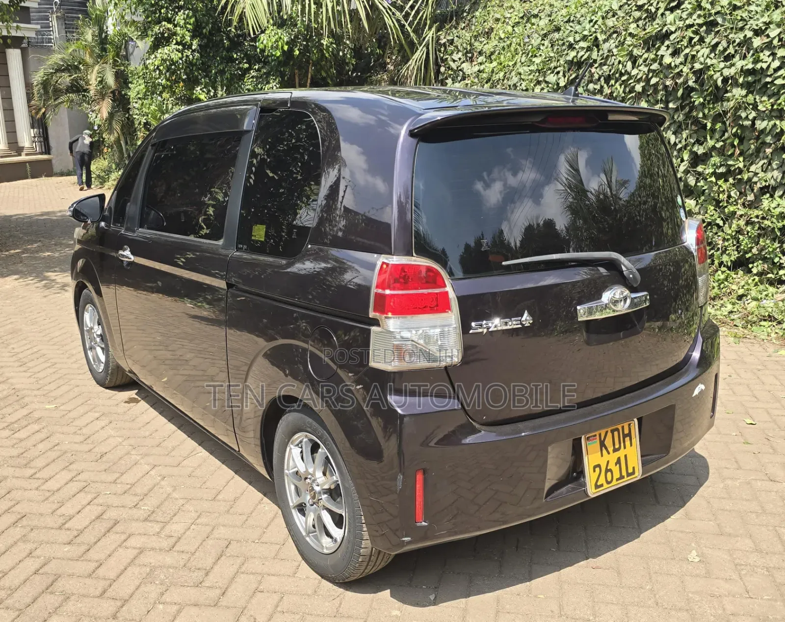 Toyota Spade 2015 Maroon