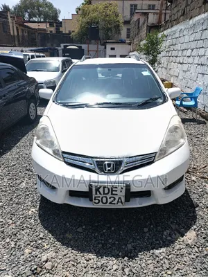 Honda Fit Shuttle 2014 White