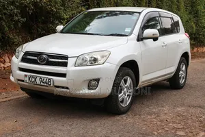 Toyota RAV4 2010 White