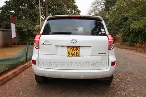 Toyota RAV4 2010 White