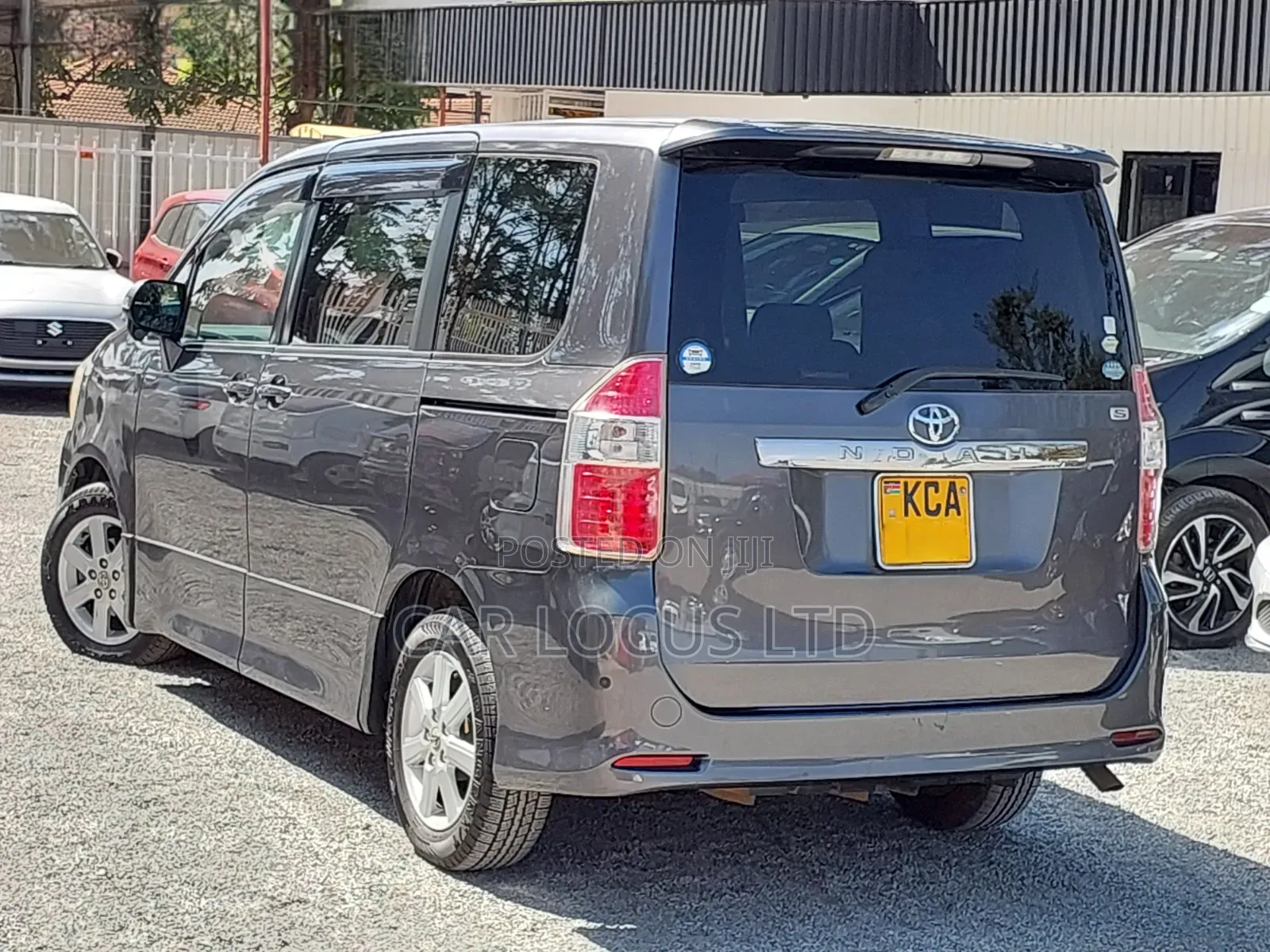 Toyota Noah 2007 Gray
