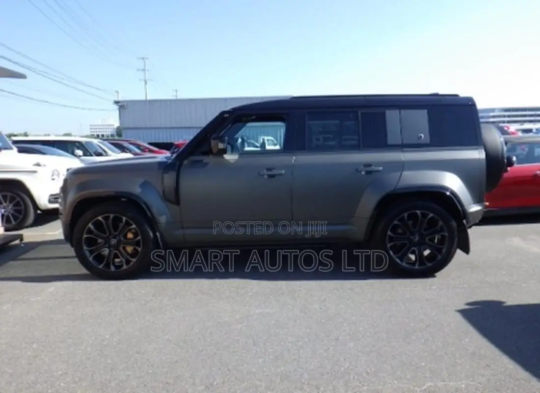 Land Rover Defender 110 P635 OCTA 2025 Gray