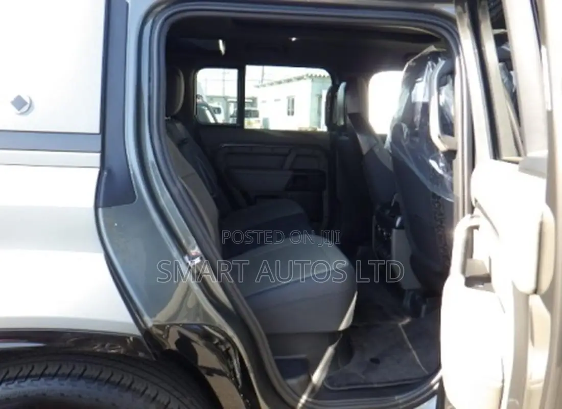 Land Rover Defender 110 P635 OCTA 2025 Gray