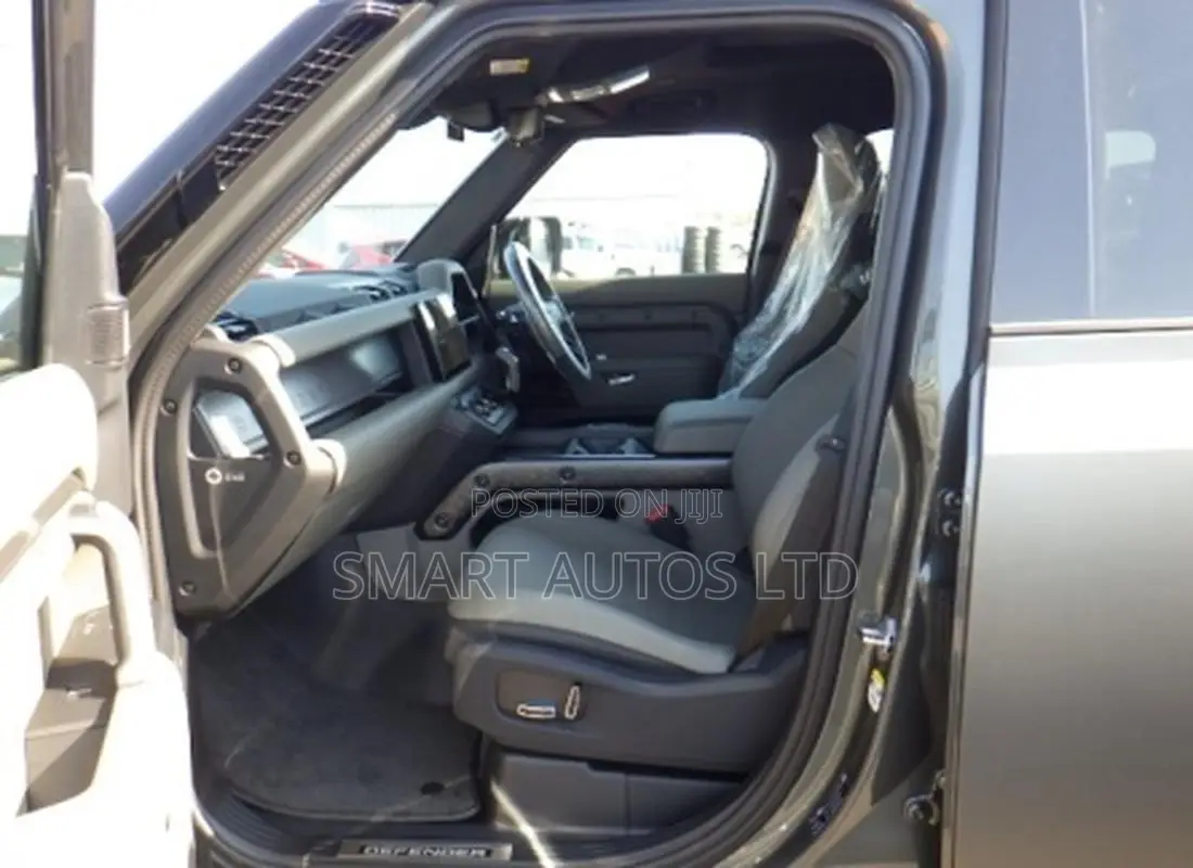 Land Rover Defender 110 P635 OCTA 2025 Gray