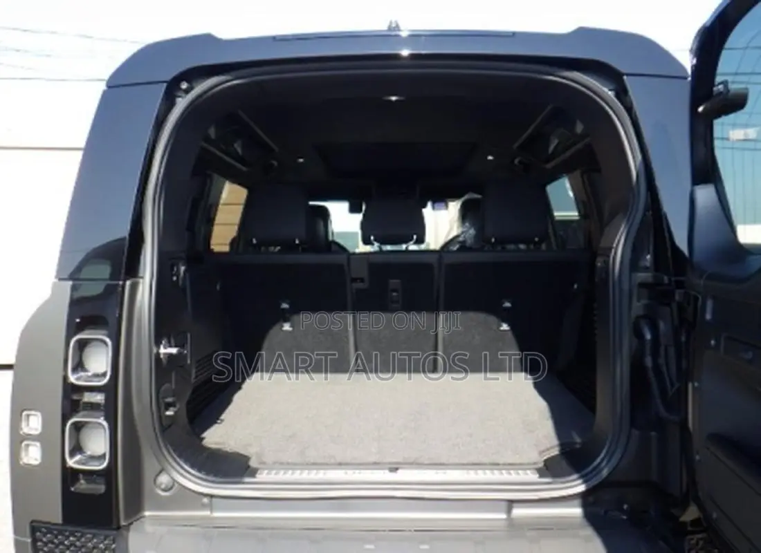 Land Rover Defender 110 P635 OCTA 2025 Gray