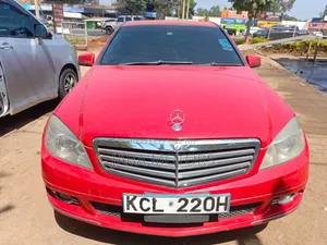 Mercedes-Benz C200 2011 Red
