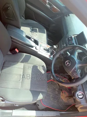 Mercedes-Benz C200 2011 Red