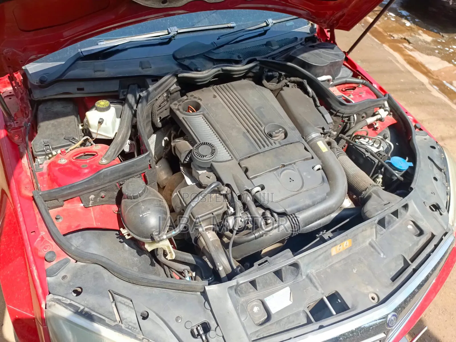 Mercedes-Benz C200 2011 Red