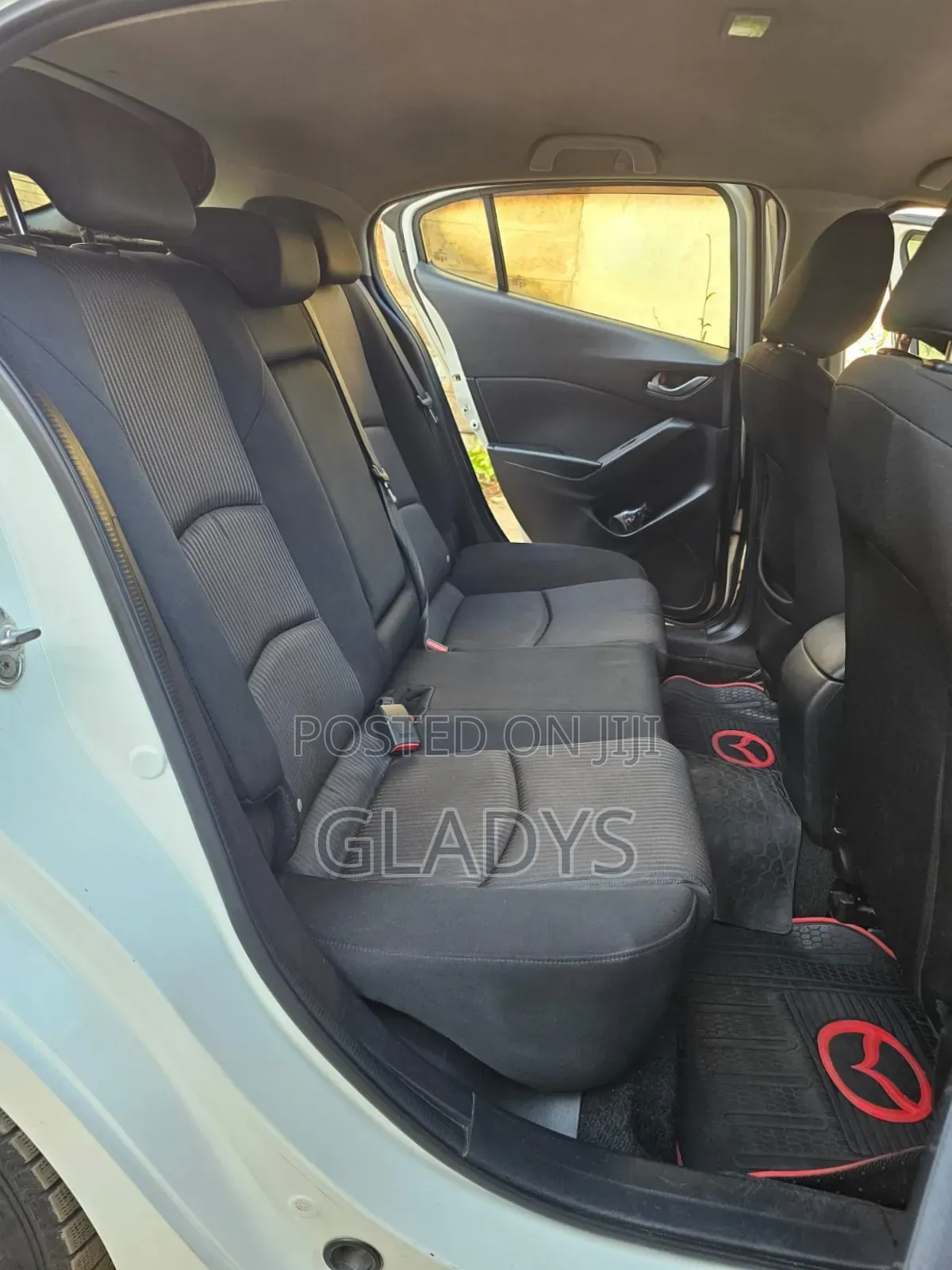 Mazda Axela SV Premium 2014 White