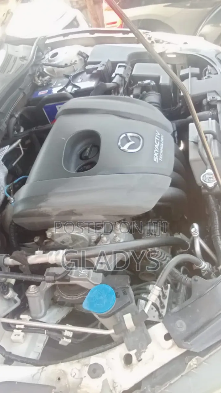 Mazda Axela SV Premium 2014 White