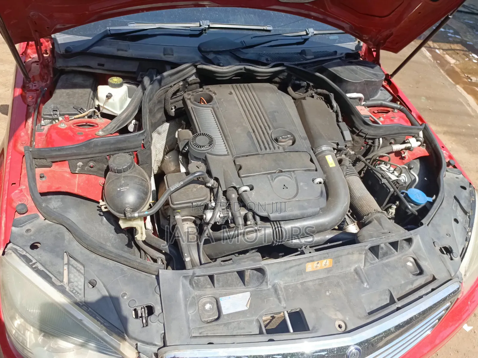 Mercedes-Benz C200 2011 Red
