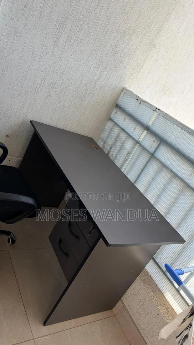 Modern Office Desk With Mesh Chair